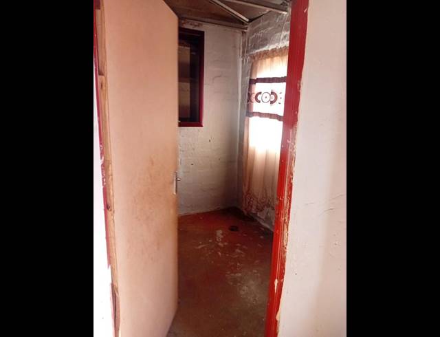 9 BEDROOM HOUSE FOR SALE IN OLIEVENHOUTBOSCH